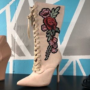 Nude flower boot